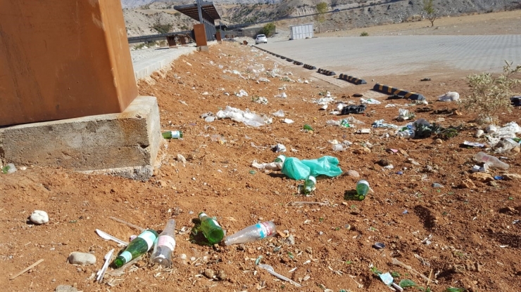 Tarihi Alandaki Çöpler Turistlerin Tepkisine Neden Oluyor