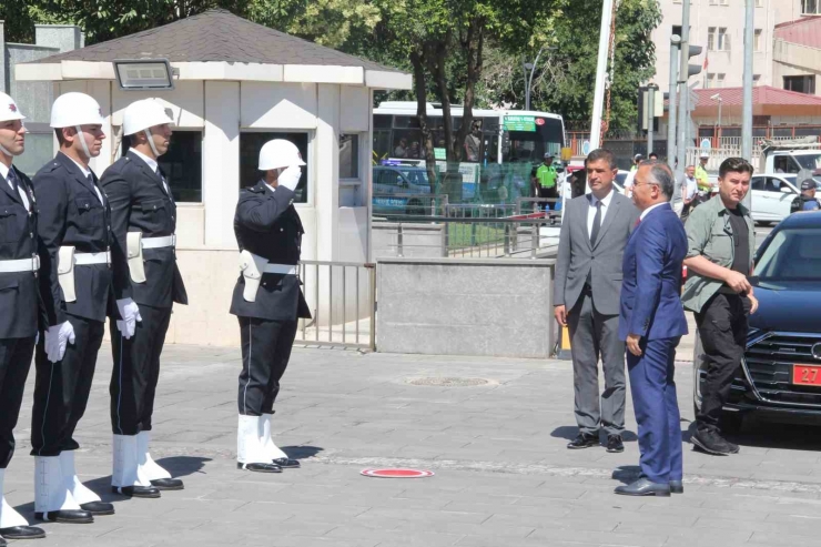 Gaziantep Valisi Kemal Çeber Göreve Başladı