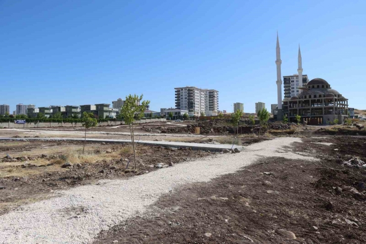 Büyükşehirden Mehmetçik Mahallesinde Park Çalışması