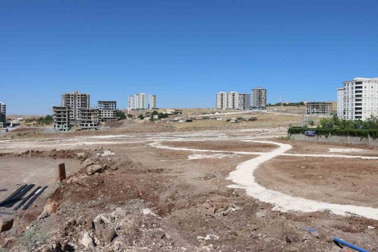 Büyükşehirden Mehmetçik Mahallesinde Park Çalışması