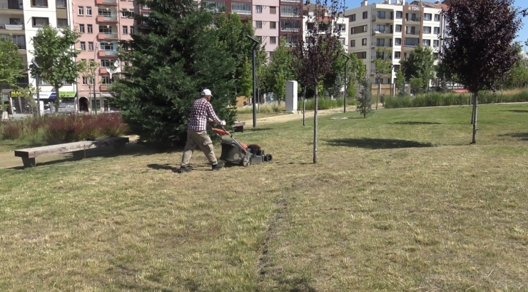 Malatya’da Parkların Bakım Ve Onarımları Sürüyor