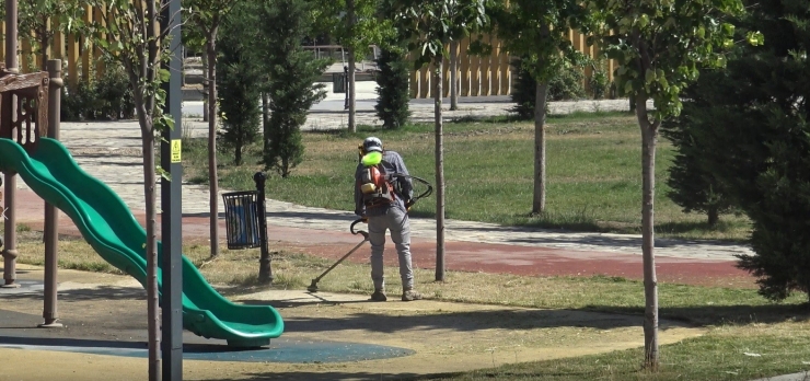 Malatya’da Parkların Bakım Ve Onarımları Sürüyor