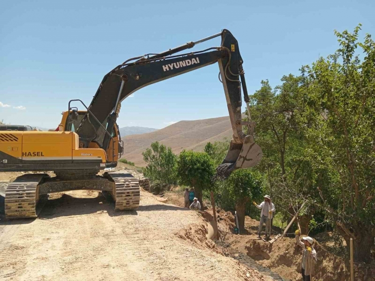 Malatya Genelinde İstinat Duvarı Çalışmaları Devam Ediyor