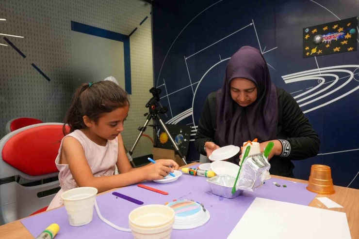 Anne Ve Çocuklar, Bilim Atölyelerinde Eğitim Gördüler