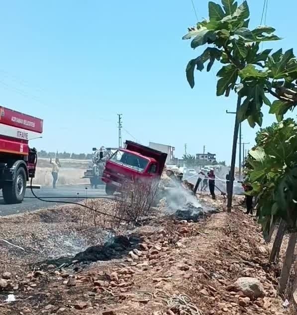 Saman Yüklü Kamyon Alev Alev Yandı