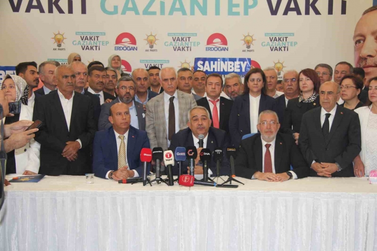 Ak Parti Gaziantep İl Başkanlığında Devir Teslim Töreni Yapıldı