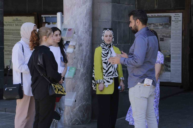 Ulu Cami’deki Yılan Figürü 4 Farklı Hikayesiyle Turistlerin Dikkatini Çekiyor