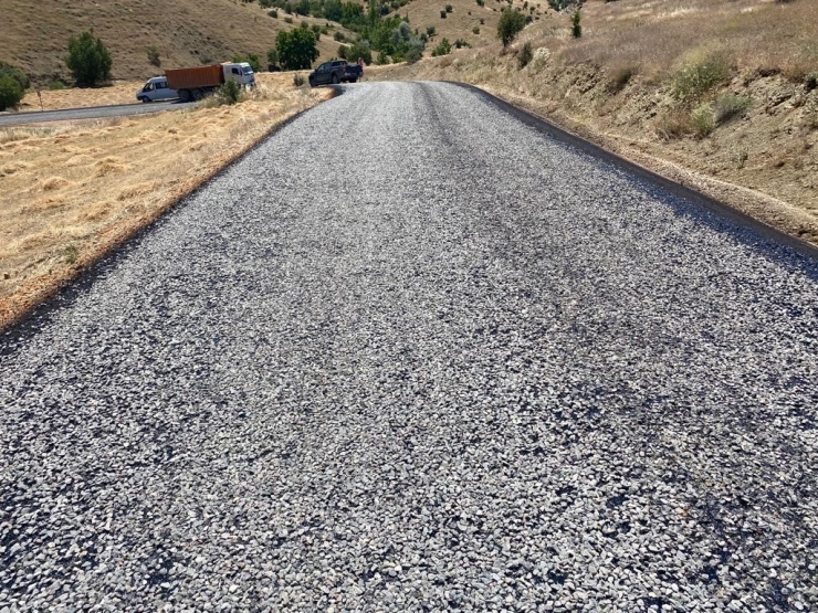 Diyarbakır’da Kırsal Mahallelere Güvenli Ve Konforlu Yol Yapılıyor