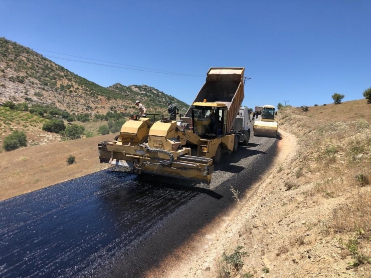 Diyarbakır’da Kırsal Mahallelere Güvenli Ve Konforlu Yol Yapılıyor