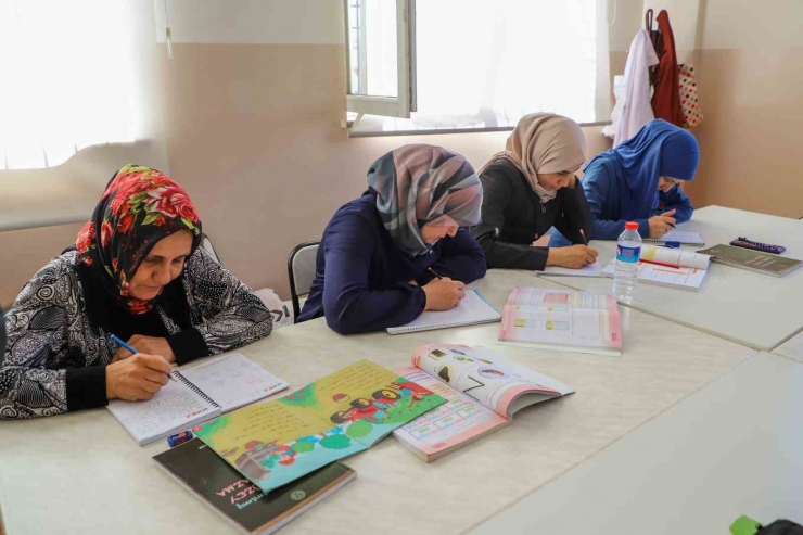 Şehitkamil’de Okuma-yazma Kursları Başladı