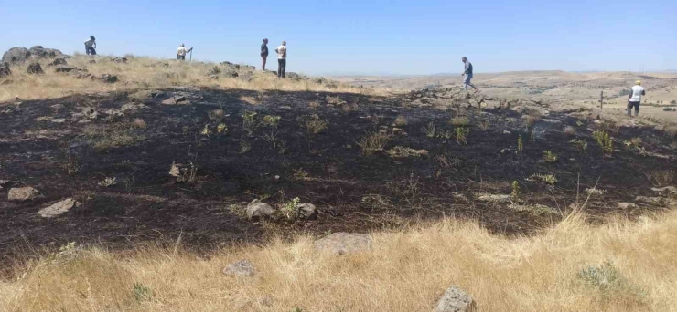 Arguvan’daki Anız Yangını Korkuttu