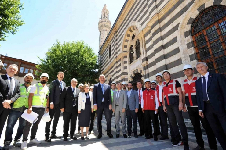 Bakan Ersoy, Gaziantep Kültür Yolu’ndaki Tarihi Yapıları İnceledi