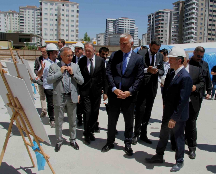 Bakan Ersoy’dan Şahinbey’in Dev Eserlerine Tam Not