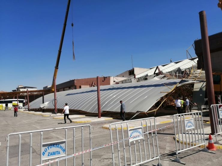 Otogarda Çalışma Yapan Vincin Halatı Koptu, Yürekler Ağza Geldi