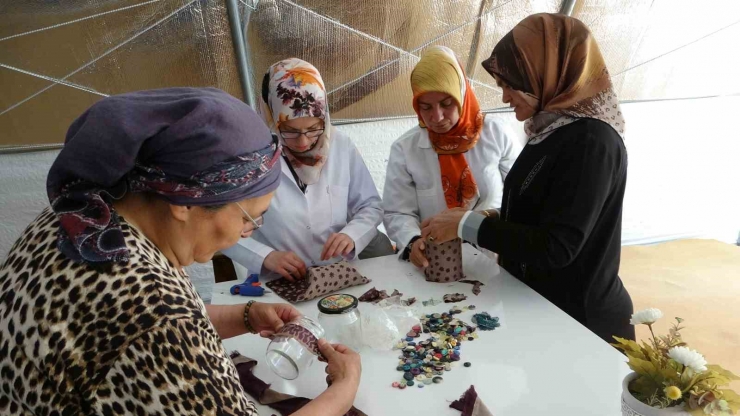 Depremzede Kadınlar Kooperatif Çatısında Yeniden Üretime Başladı