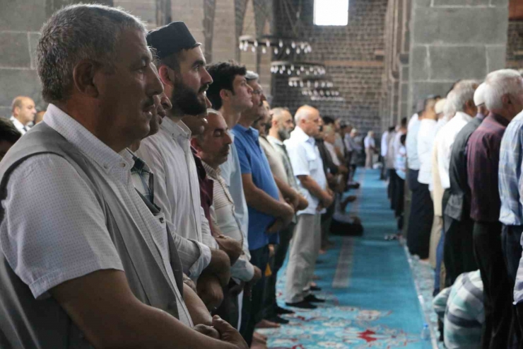 Diyarbakır’da 15 Temmuz Şehitleri İçin Mevlit Okutuldu