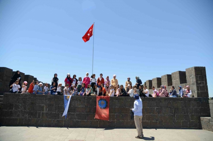 Öğrenciler Diyarbakır’ın Tarihi Mekanlarını Gezdi