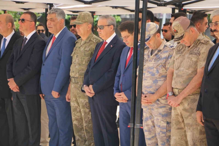 Diyarbakır’da 15 Temmuz Demokrasi Ve Milli Birlik Günü Etkinlikleri Şehitlik Ziyaretleriyle Başladı