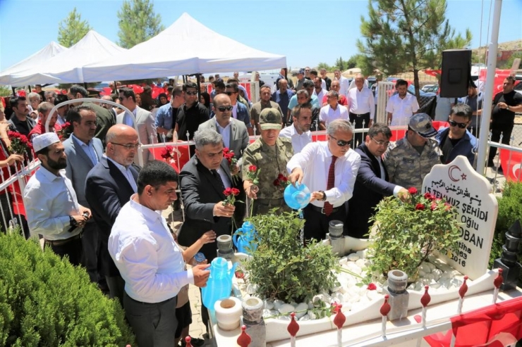 Diyarbakır’da 15 Temmuz Şehitleri Kabirlerinin Başında Anıldı