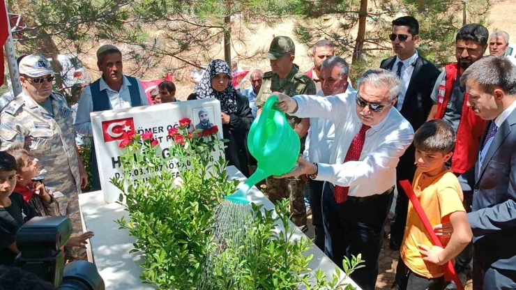 Diyarbakır’da 15 Temmuz Şehitleri Kabirlerinin Başında Anıldı