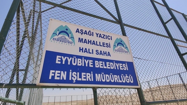 Eyyübiye’de Üç Mahalle Daha Halı Sahaya Kavuştu