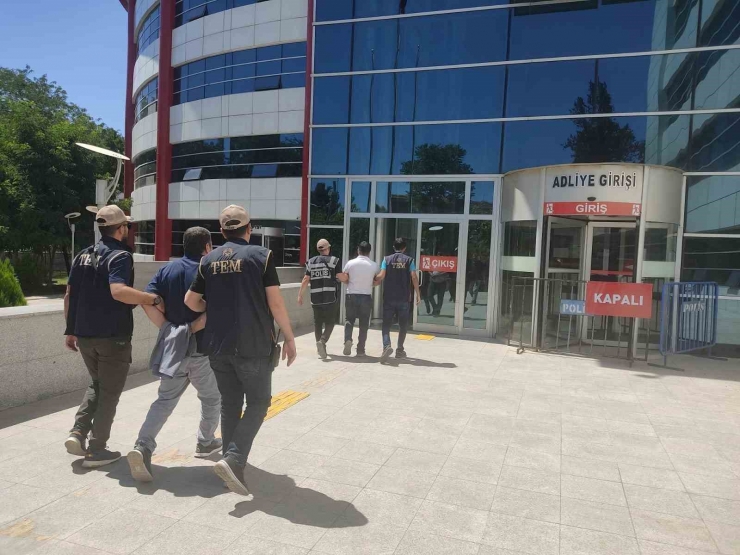 Terör Örgütüne Erzak Ve Malzeme Sağlayan 2 Kişi Tutuklandı