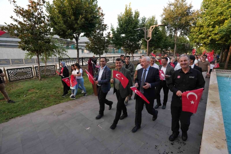 Fadıloğlu, Demokrasiye Sahip Çıkanlara Duyduğu Şükranı İfade Etti