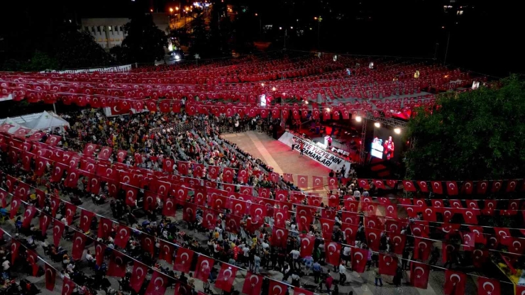 Gazi Şehir, 15 Temmuz’da Yine Tek Yürek Oldu, Demokrasi Meydanı’nı Doldurdu