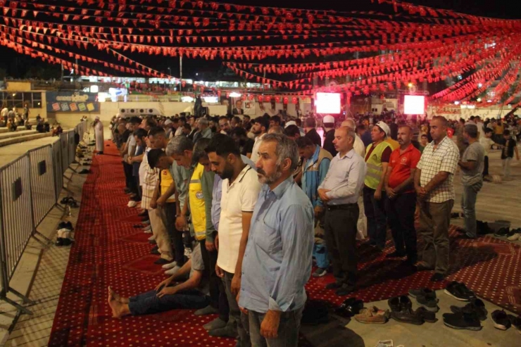 Şanlıurfa’da Vatandaşlar Demokrasi Nöbeti Tuttu