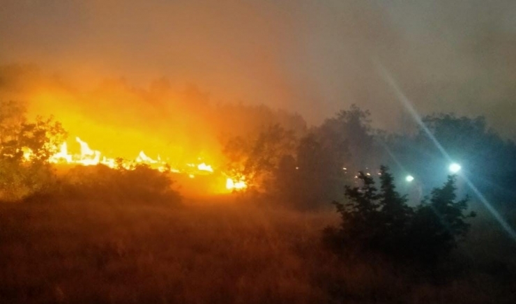 Lice’de 6 Saattir Devam Eden Yangında 6 Hane Tahliye Edildi