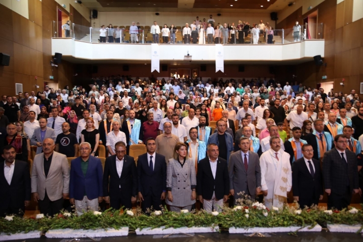 Turgut Özal Üniversitesi’nde Mezuniyet Coşkusu