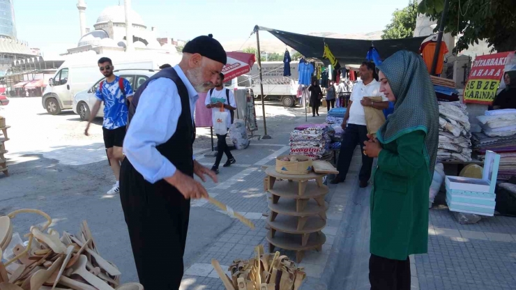 162 Gündür Yıkılan İş Yerinin Bulunduğu Yerde Satış Yapıyor