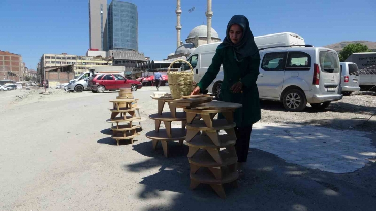 162 Gündür Yıkılan İş Yerinin Bulunduğu Yerde Satış Yapıyor