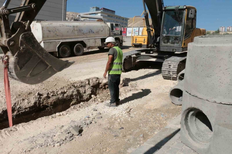 Şanlıurfa’da Alt Yapı Çalışmaları Sürüyor