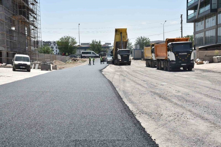 Bağlar Belediyesi Yol Ve Asfalt Çalışmalarını Sürdürüyor