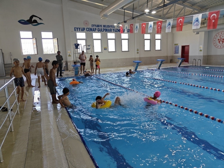 Şanlıurfa’da Havuzlar Serinleme Alanları Oldu