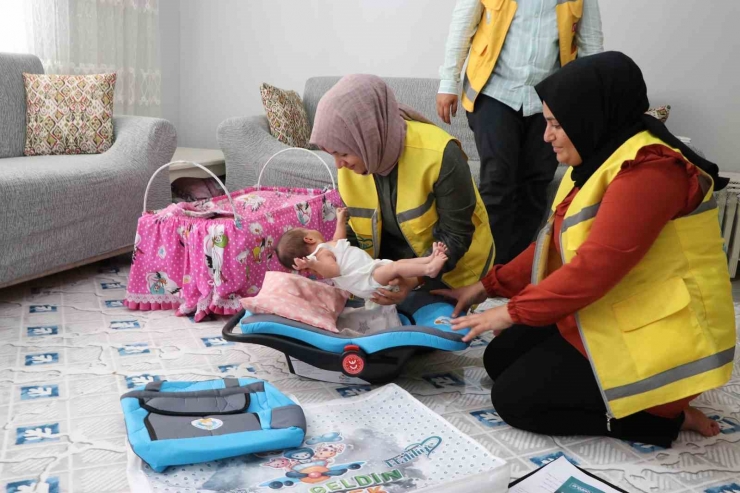 Şanlıurfa’da Yeni Doğan Bebeklerin İlk Hediyeleri Belediyeden