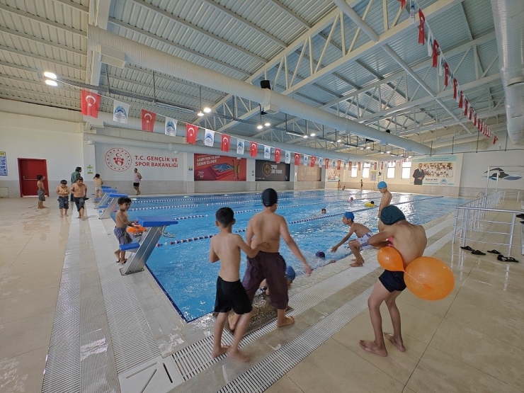 Şanlıurfa’da Havuzlar Serinleme Alanları Oldu