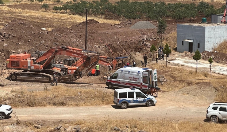 Kazıda Göçük Altında Kalan İşçi Yaralı Olarak Kurtarıldı