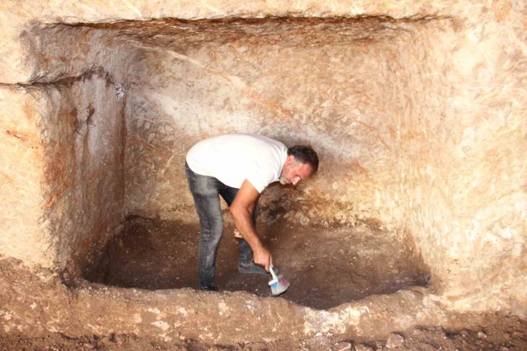 Sulama Kanalı Çalışmasında Roma Dönemi’ne Ait Bin 800 Yıllık Mezar Bulundu