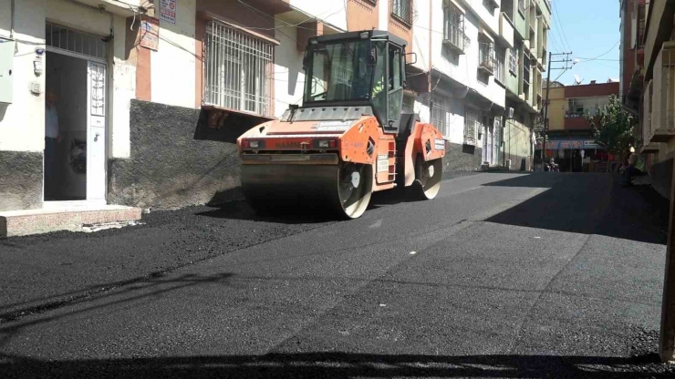 Aşırı Sıcaklara Rağmen Asfalt Çalışmaları Sürüyor