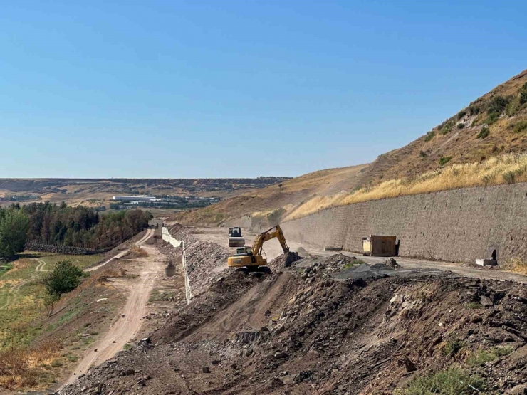 Diyarbakır’da Kent Merkezi Ve Kırsalda Asfalt Çalışmaları Devam Ediyor