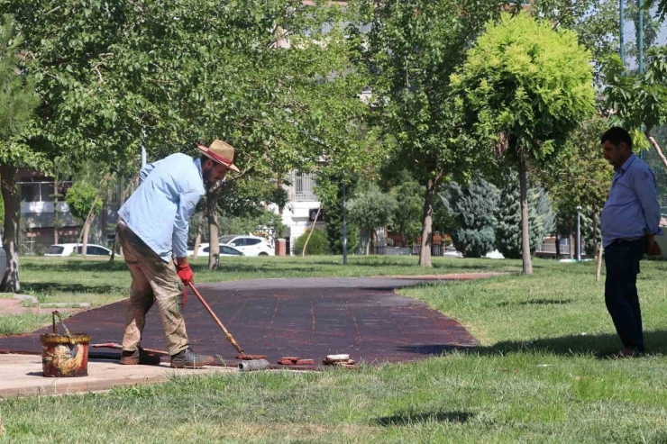 Şanlıurfa’da Parklardaki Yürüyüş Yolları Yenilendi