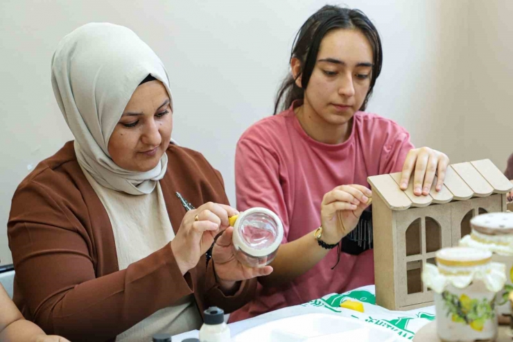 Şehitkamil’de Dekoratif Ahşap Boyama Kursuna Yoğun İlgi