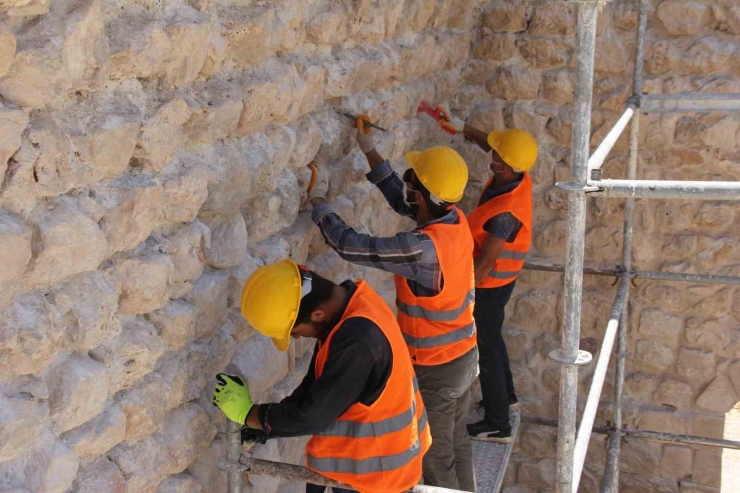 Depremde Hasar Gören Yeni Kale’de Restorasyon Başladı