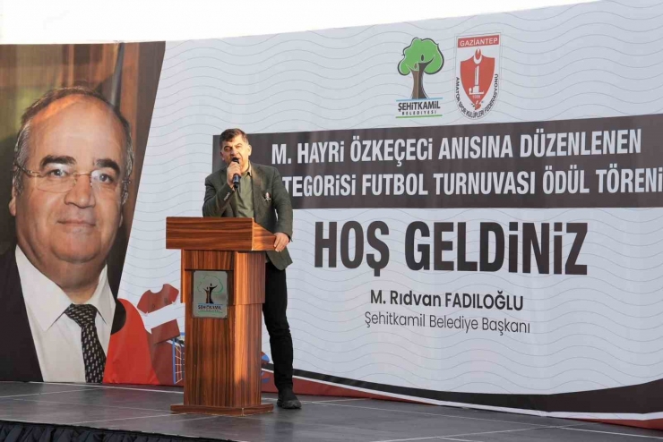 Hayri Özkeçeci, Yeşil Sahada Anıldı