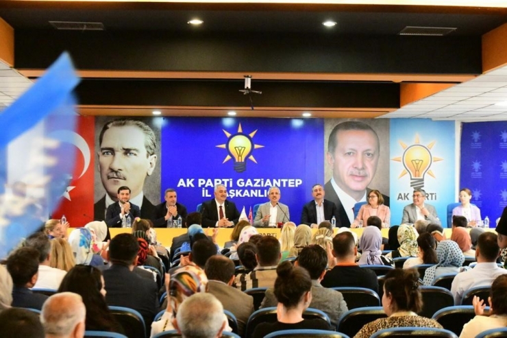 Bakan Uraloğlu, Ak Parti Gaziantep Teşkilatı İle Kucaklaştı