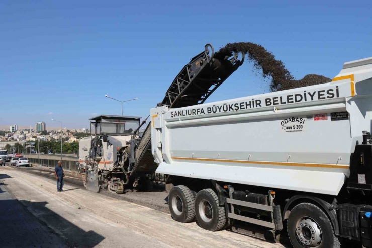 Büyükşehir Belediyesi İpekyol Bulvarı Yan Yolunu Asfaltla Buluşturdu