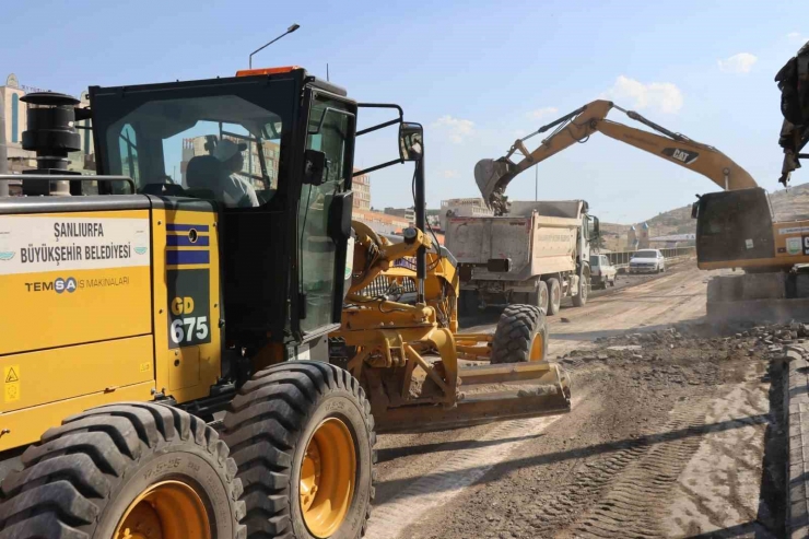 Büyükşehir Belediyesi İpekyol Bulvarı Yan Yolunu Asfaltla Buluşturdu