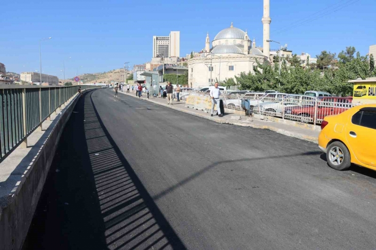 Büyükşehir Belediyesi İpekyol Bulvarı Yan Yolunu Asfaltla Buluşturdu